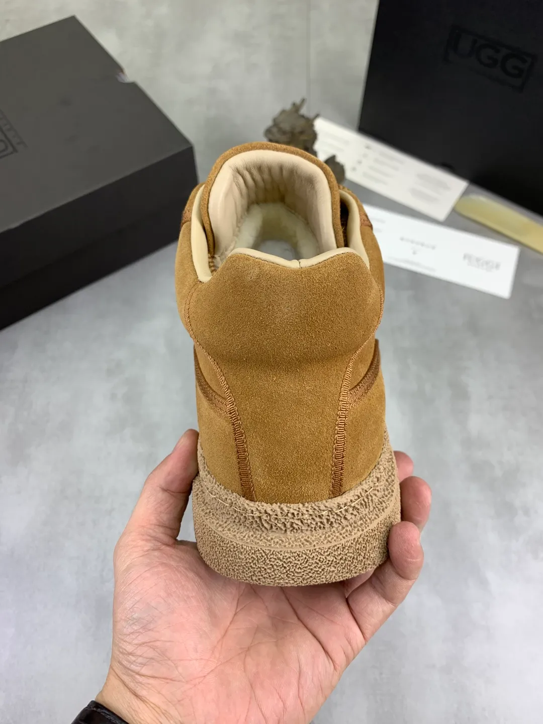 Men's men's shoes 💰P580 new arrival 🆕🆕🆕 IUGGI clown casual sneakers, the sultry clown feels like a visual, 26-year upgrade, suede, light and comfortable, versatile style, wool lining, comfortable and warm, rubber outsole, non-slip and firm size: 39-44, three colors 968-3